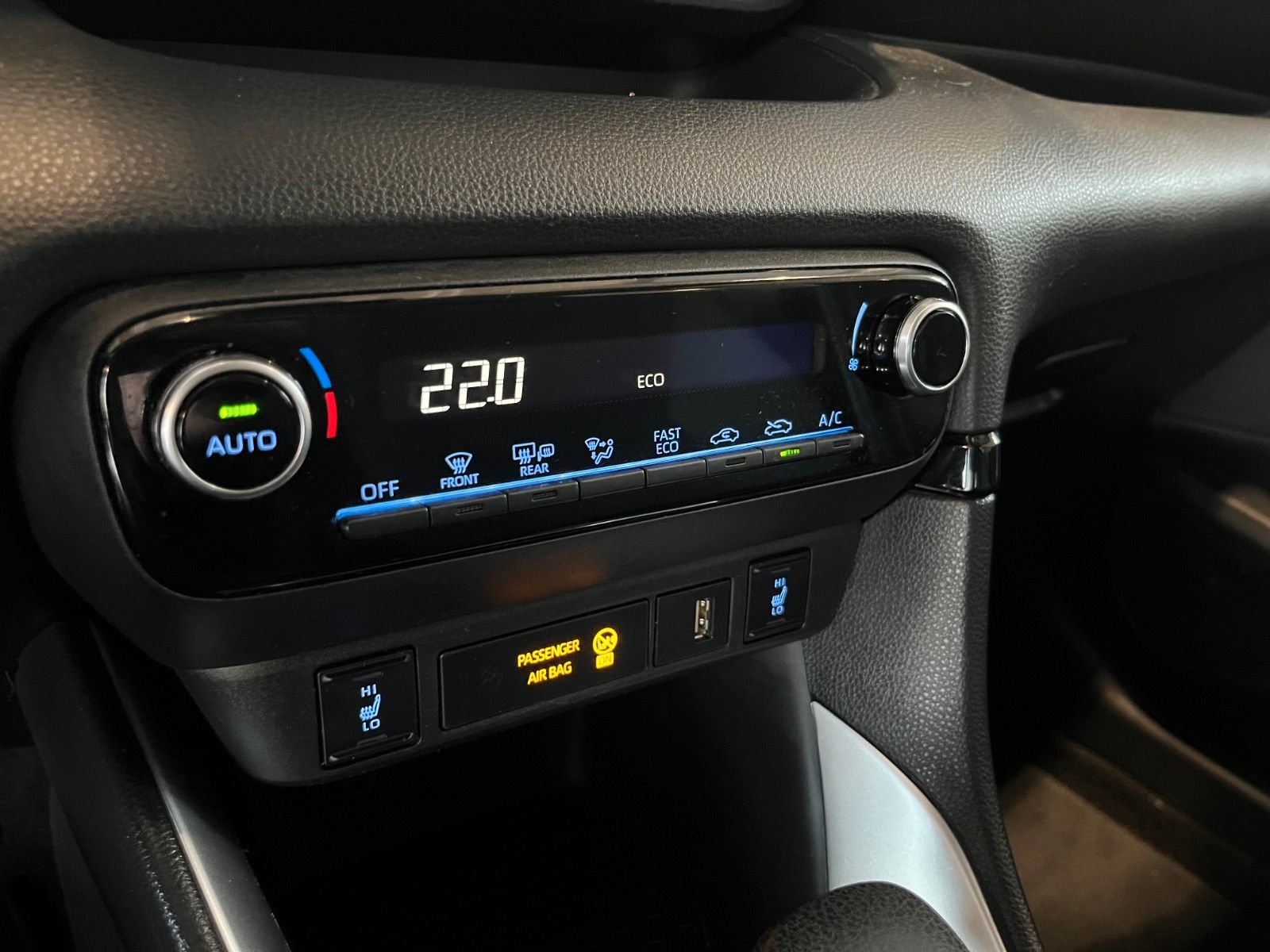 Fahrzeugabbildung Toyota Yaris Hybrid Team Deutschland / Comfort-Paket