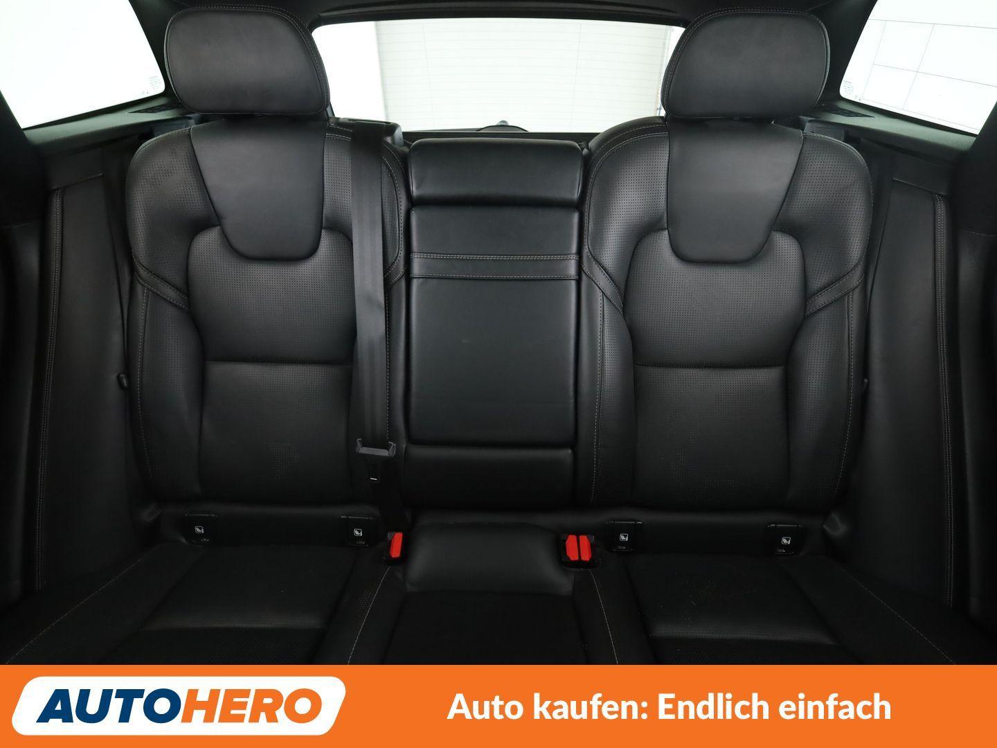 Volvo XC60 2.0 D5 R Design AWD Aut.*NAVI*HEAD-UP*LED*