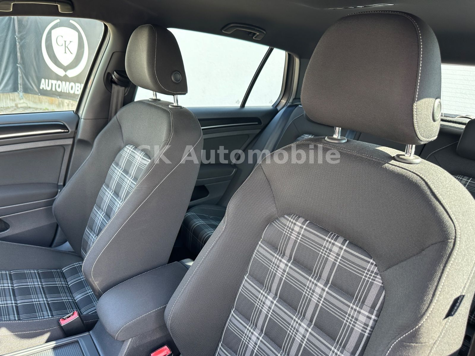 Fahrzeugabbildung Volkswagen Golf VII Lim. GTD BMT/DSG/Navi/Bi-Xenon/PDC