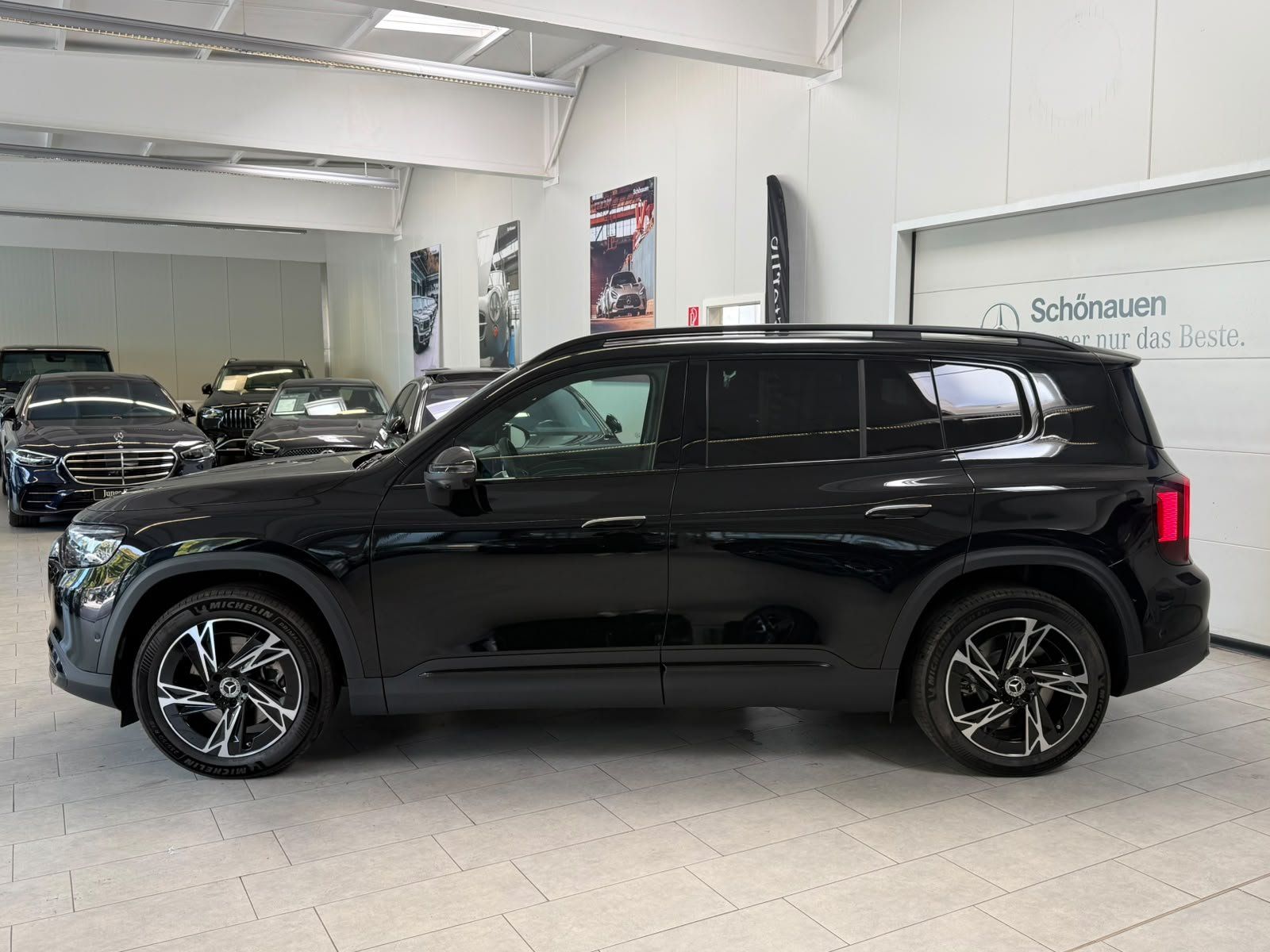 Mercedes-Benz GLB 250+ PREMIUM+7-SITZ+AHK+HEAD-UP+SUPERSCREEN imagem 3