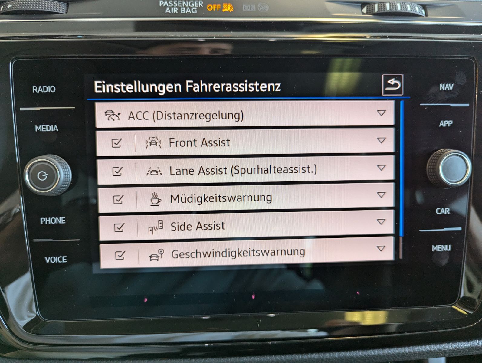 VW Touran 1.5 TSI DSG R-Line High. 7-Sitze Pano AHK - Image 29