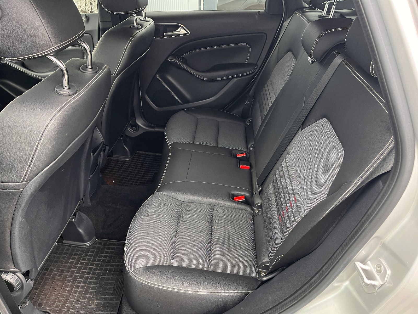 Fahrzeugabbildung Mercedes-Benz B 200 Urban