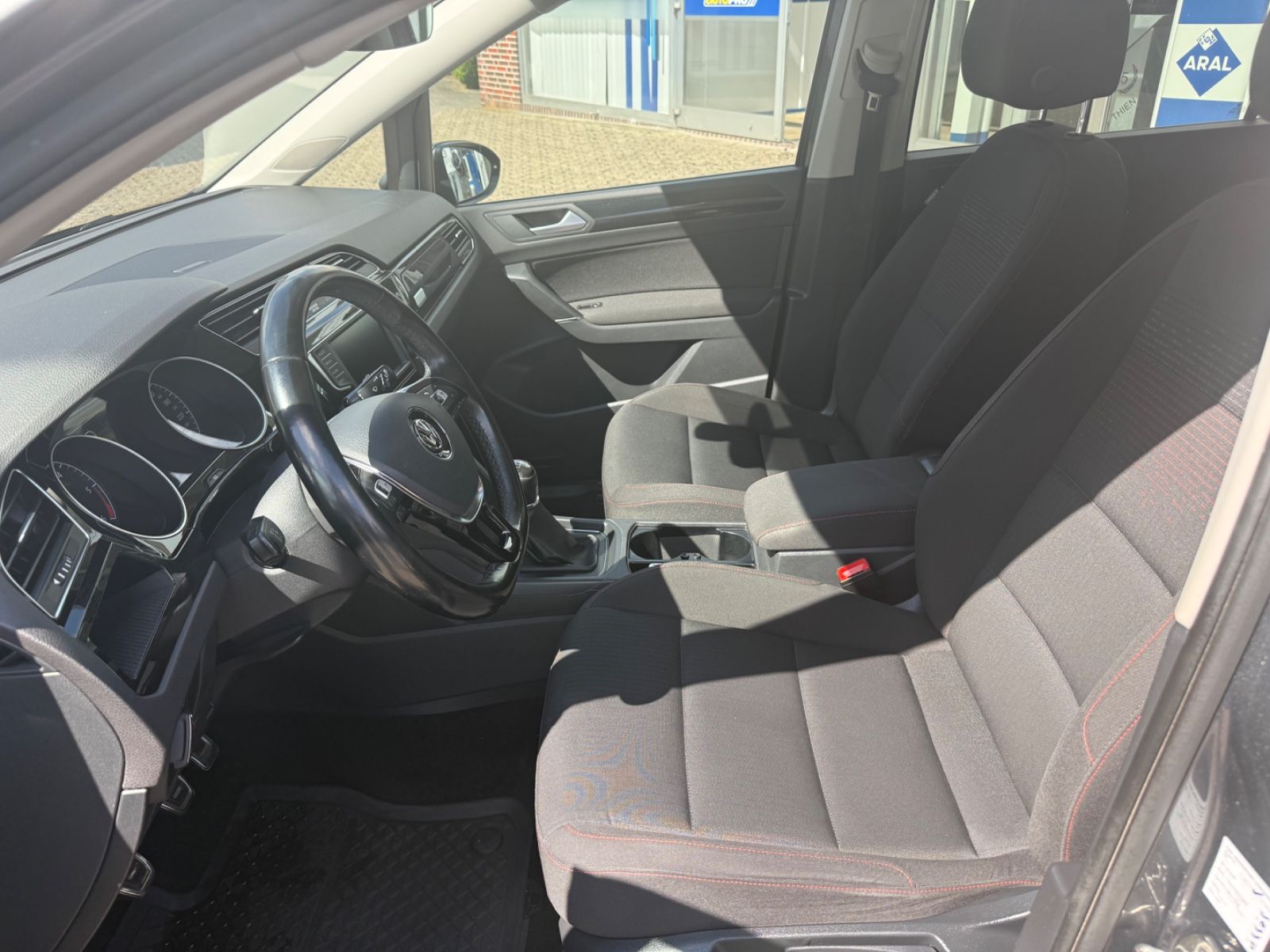 Fahrzeugabbildung Volkswagen Touran 2.0 TDI Sound 7-Sitze/Pano/AHK/ACC