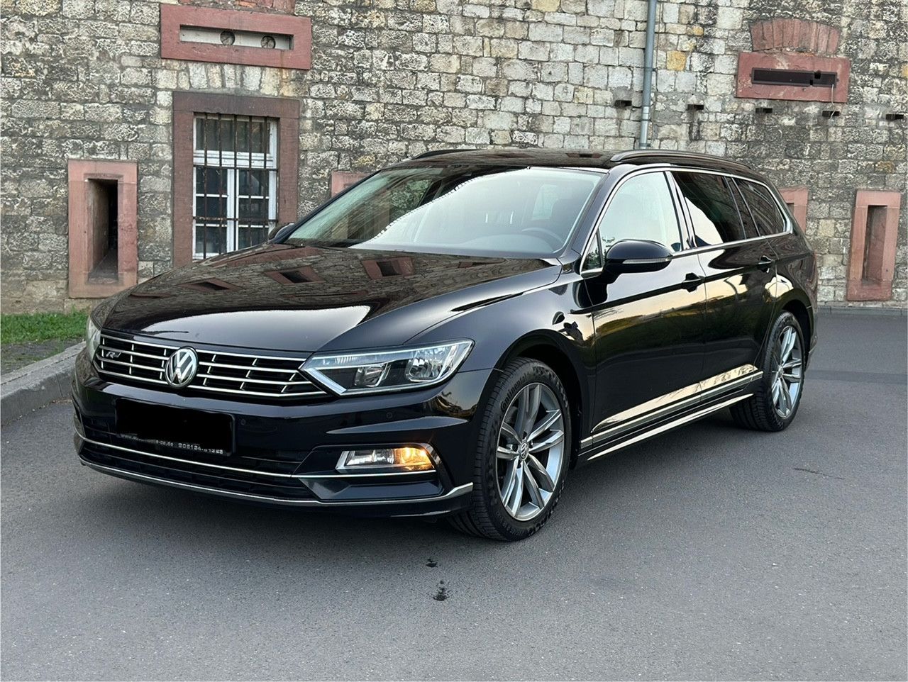 Fahrzeugabbildung Volkswagen PASSAT VARIANT R-LINE COMFORTLINE BMT*1.HAND+CAM