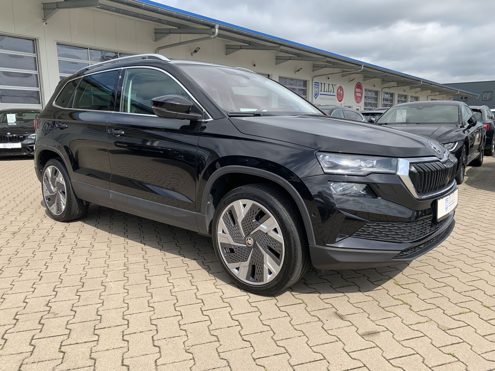 Fahrzeugabbildung SKODA Karoq 2.0 TDI*4x4*AHK*STHZ*Leder*360°Cam*Pano*