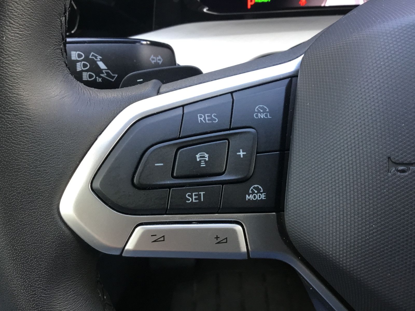 Fahrzeugabbildung Volkswagen Golf 1.5 eTSI DSG Life+AHK+LED+Kamera+Navi