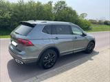 Volkswagen Tiguan Allspace 2.0 TDI DSG 4MOTION R-Line,Pano - VW Tiguan Allspace in Magdeburg