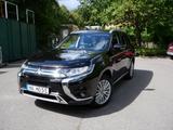 Mitsubishi Outlander 2.4 MIVEC PLUG-IN HYBRID 4WD Basis...