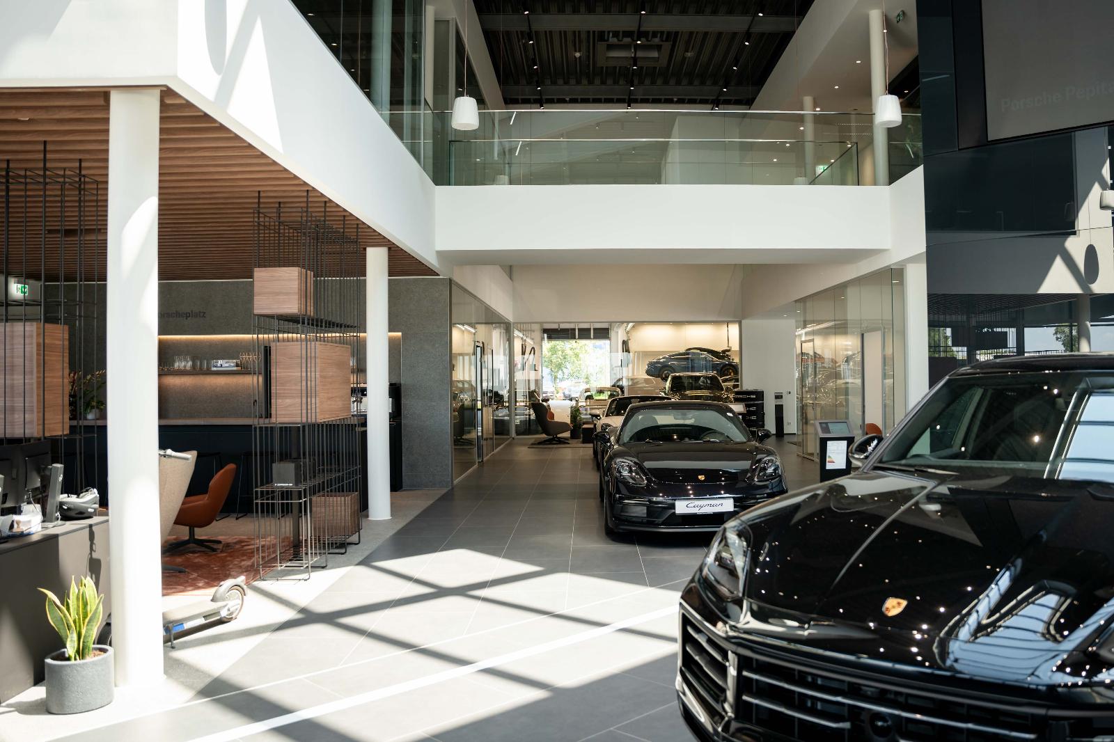 showroom-image-top