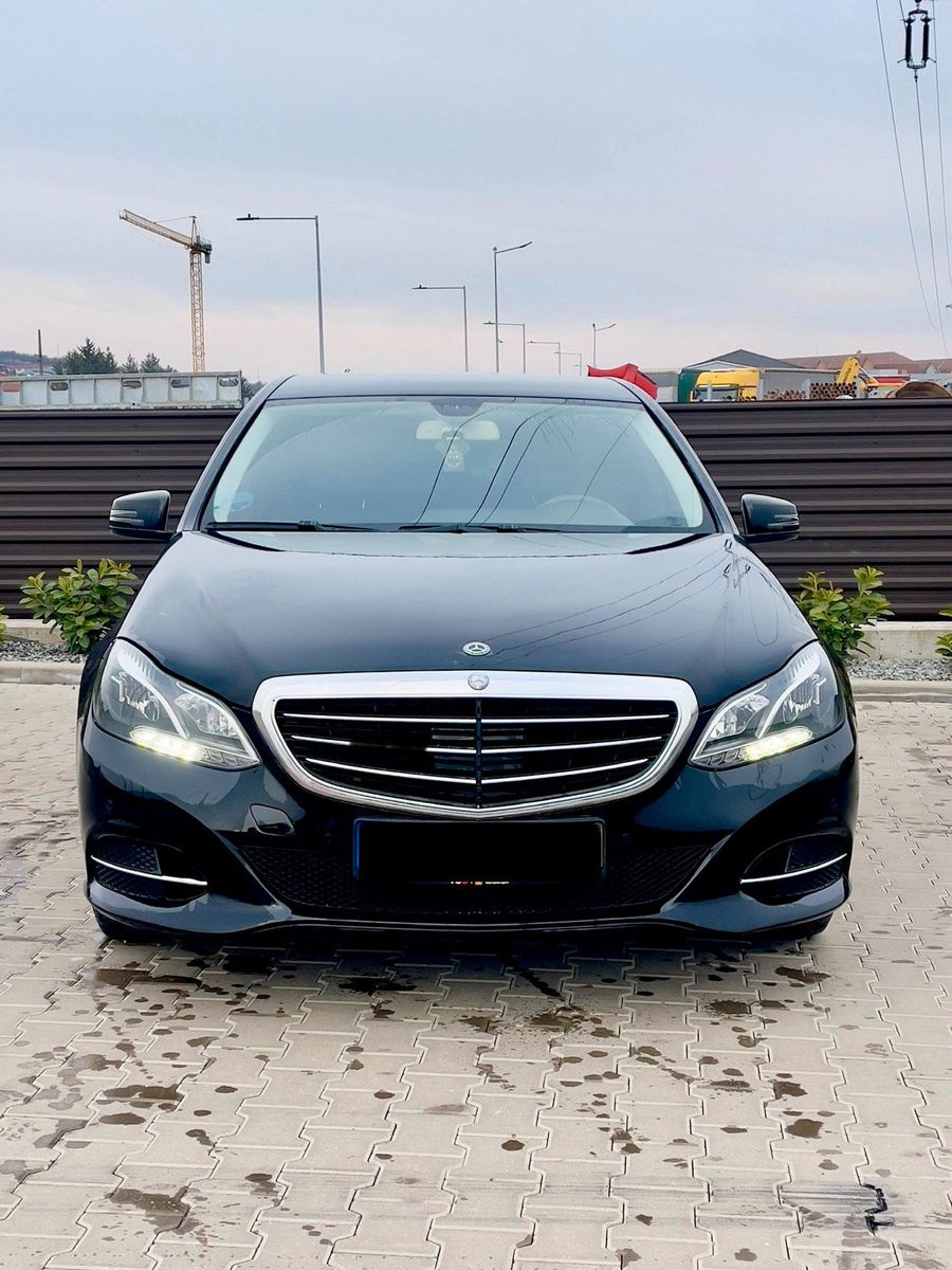 MERCEDES-BENZ E 220
