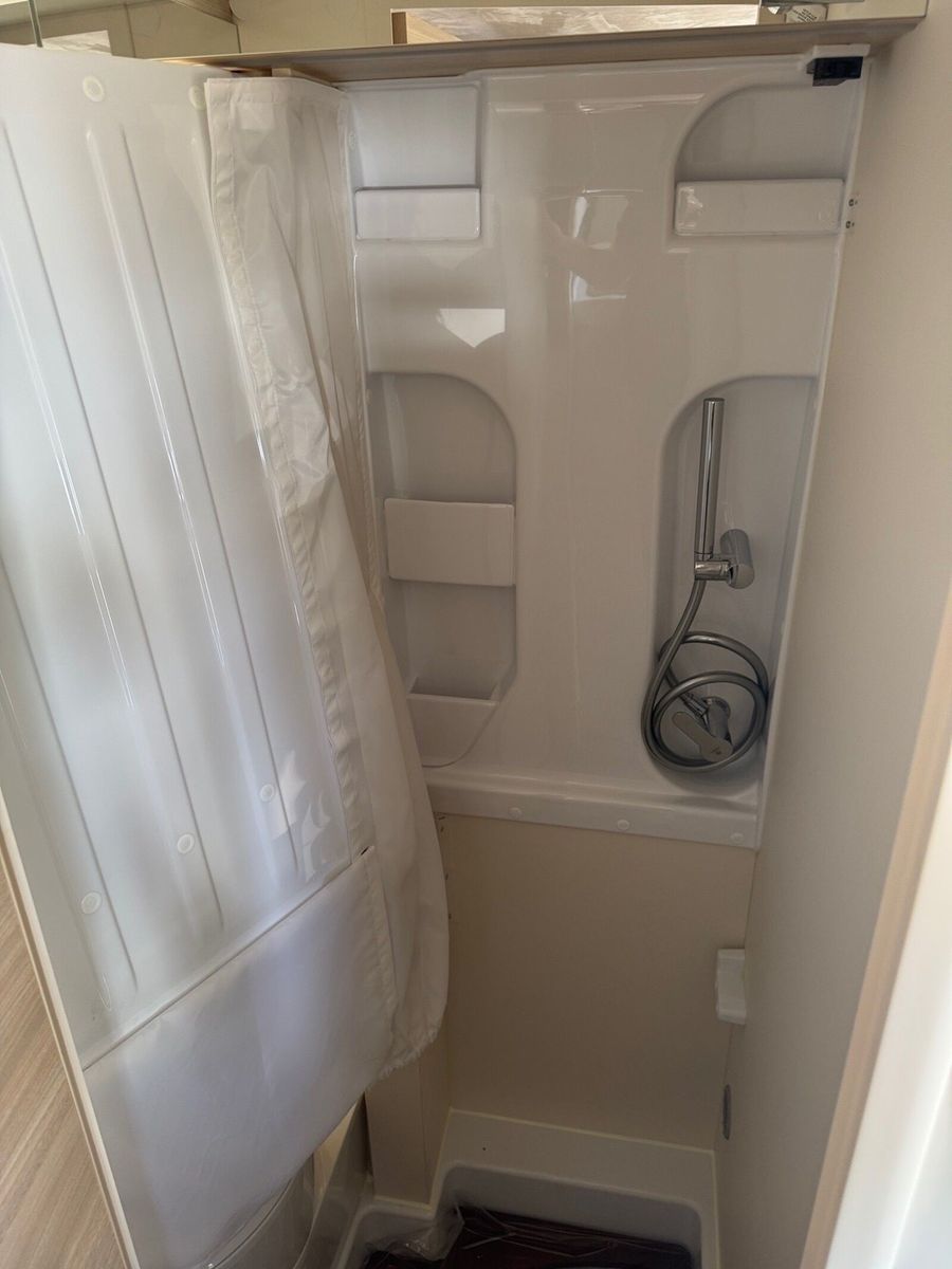 Fahrzeugabbildung Eura Mobil Van V 635 EB Klimaauto., Solar, Fahrassistenzpak