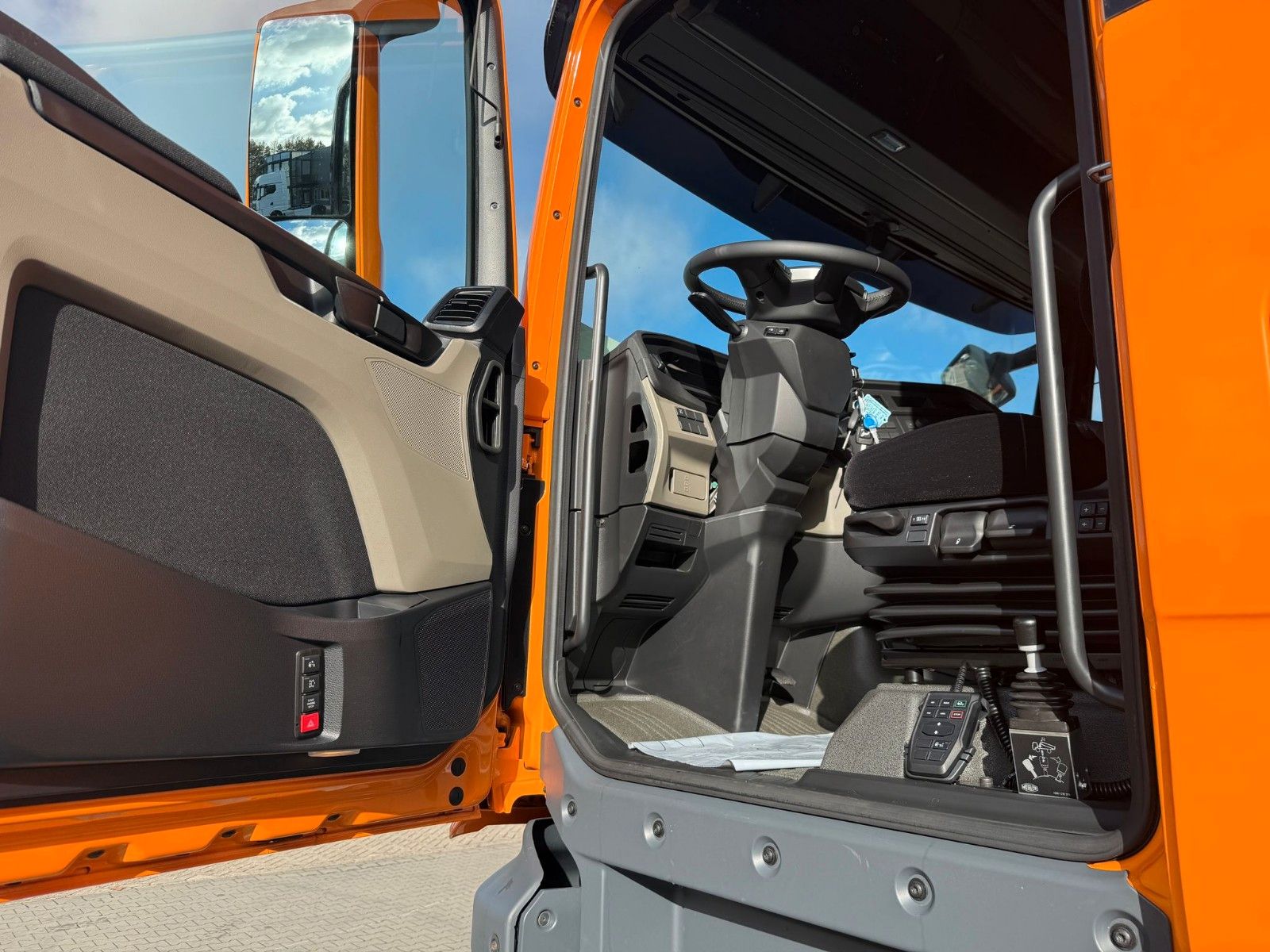 Fahrzeugabbildung MAN TGX 18.520 4x2H BL Kommunal Hydr.  Winterdienst