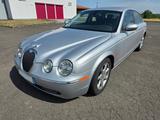 Jaguar S-Type 4.2 L V8 Executive  - silberne Jaguar S-Type