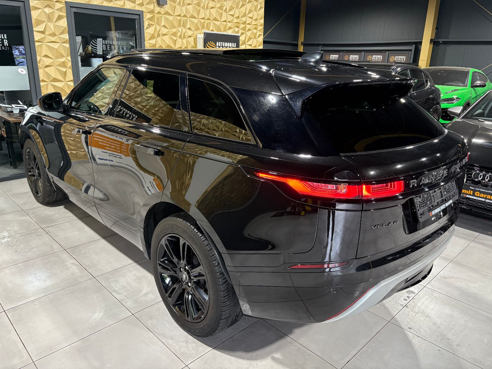Fahrzeugabbildung Land Rover Range Rover Velar R-Dynamic SE/PANO/MEMORY/APPLE