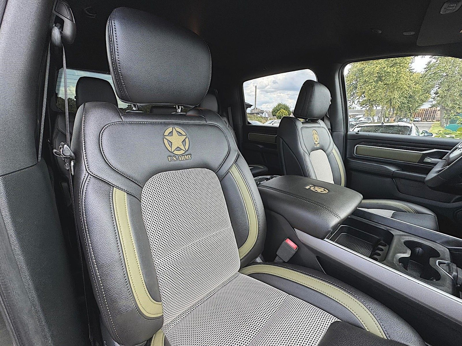 Fahrzeugabbildung Dodge RAM 5.7 V8 HEMI US ARMY STYLE Offroad 4x4 LED
