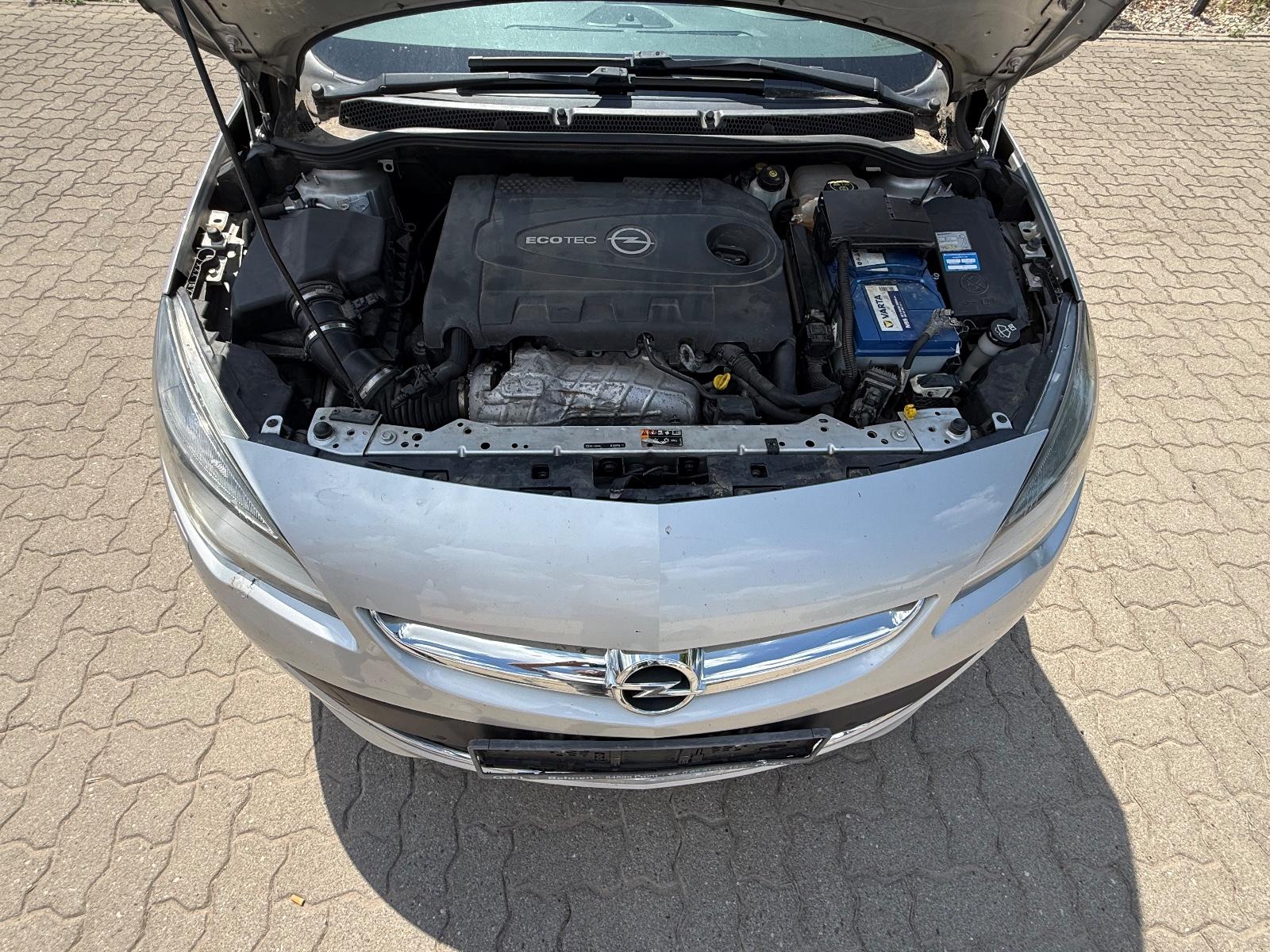 Opel Astra 2013 — photo 16