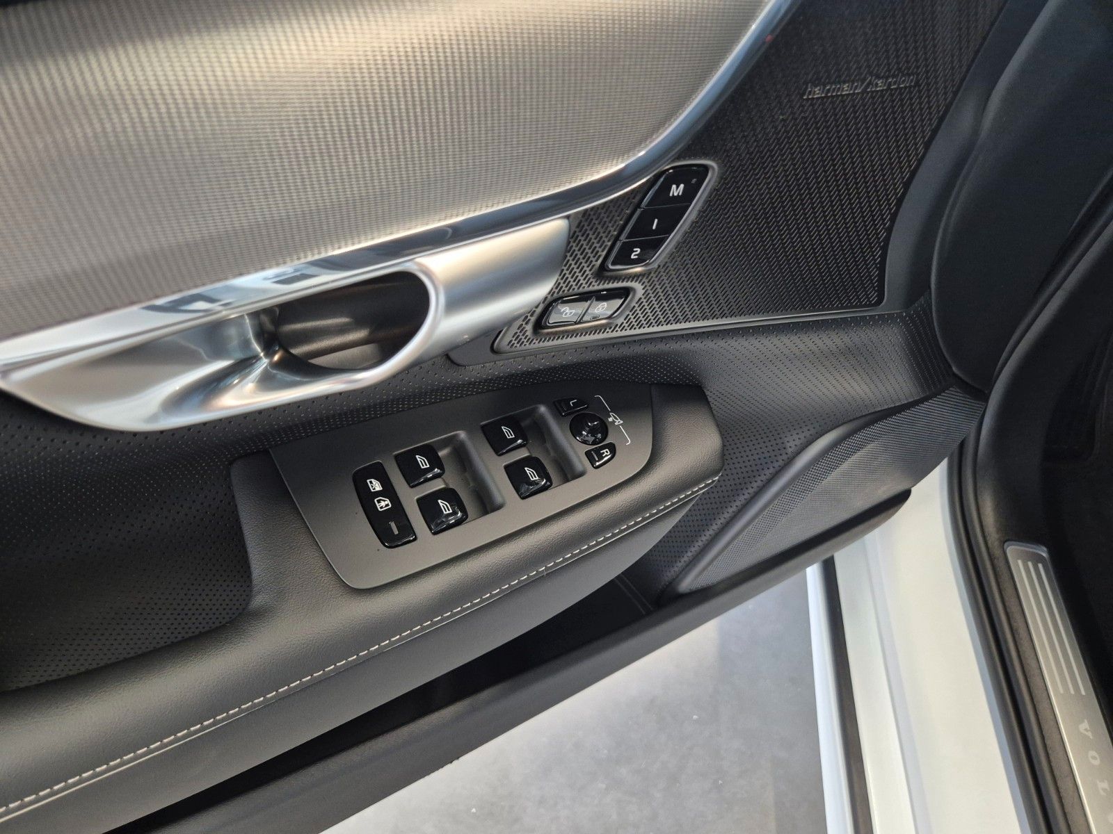 Volvo V90 2.0 d ULTIMATE BRIGHT LEDER PANO STANDHZ AHK foto 20