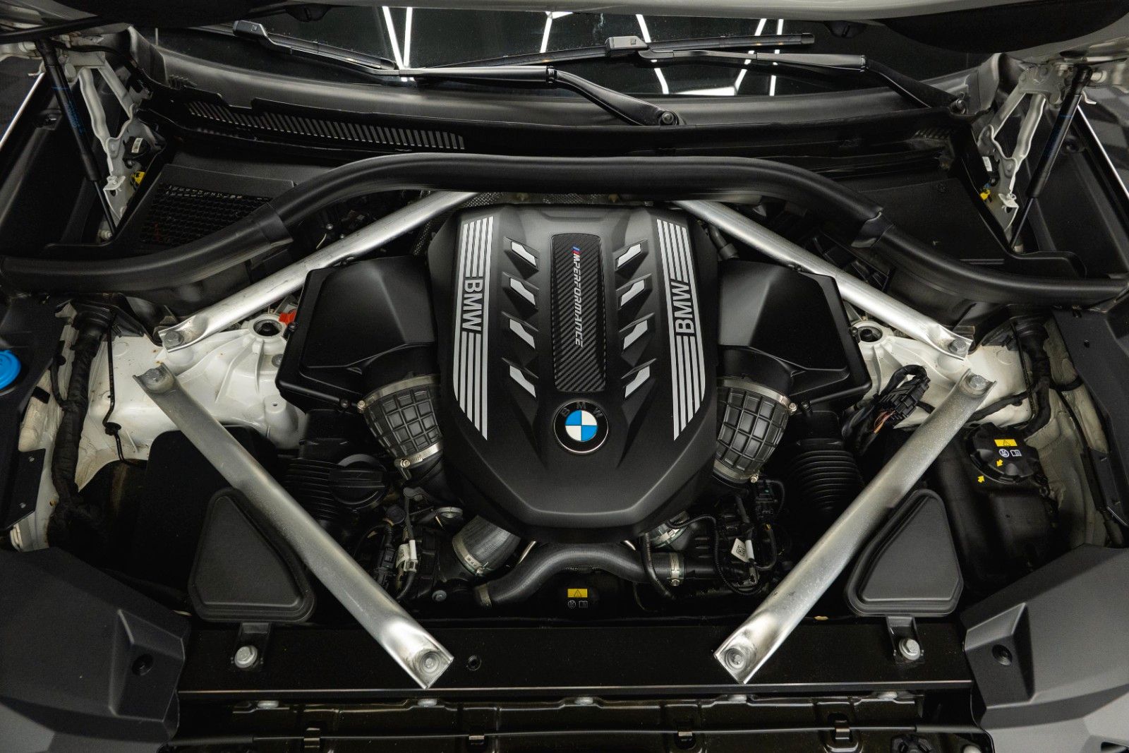 Fahrzeugabbildung BMW X5 M50i Shadow Line | ACC | Pano | Laser | Sky