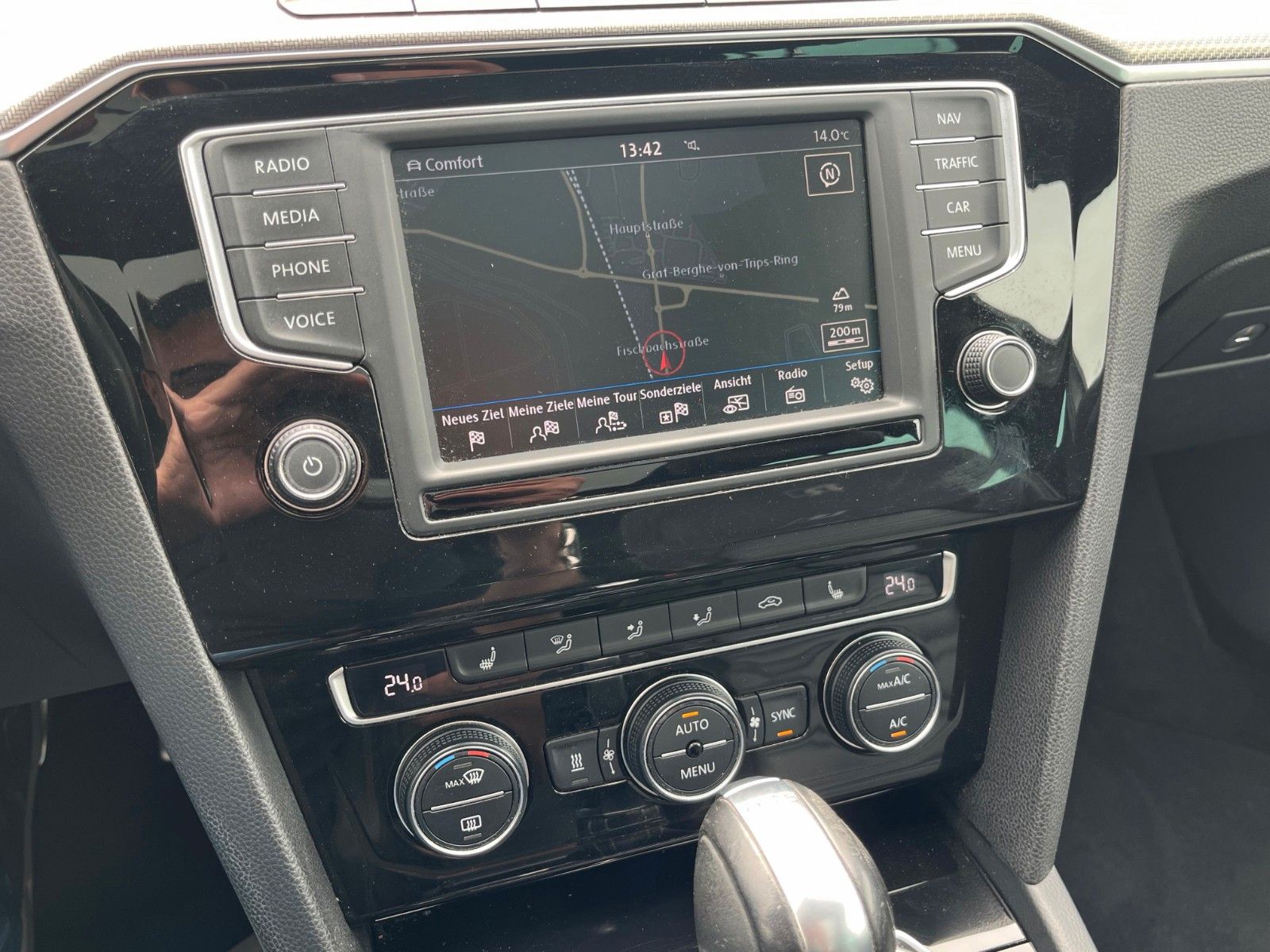Fahrzeugabbildung Volkswagen 2.0 TSI DSG R-LINE/HIGHLINE Navi Pano AHK LED SP