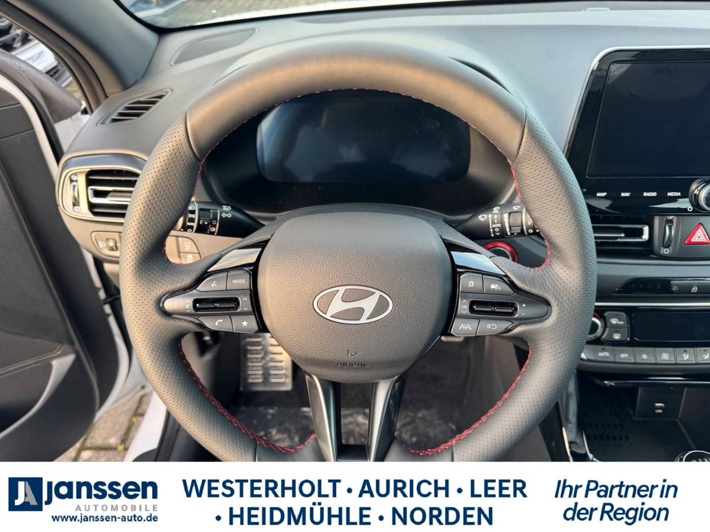 Fahrzeugabbildung Hyundai i30 N LINE Sitz-Paket, Panoramadach