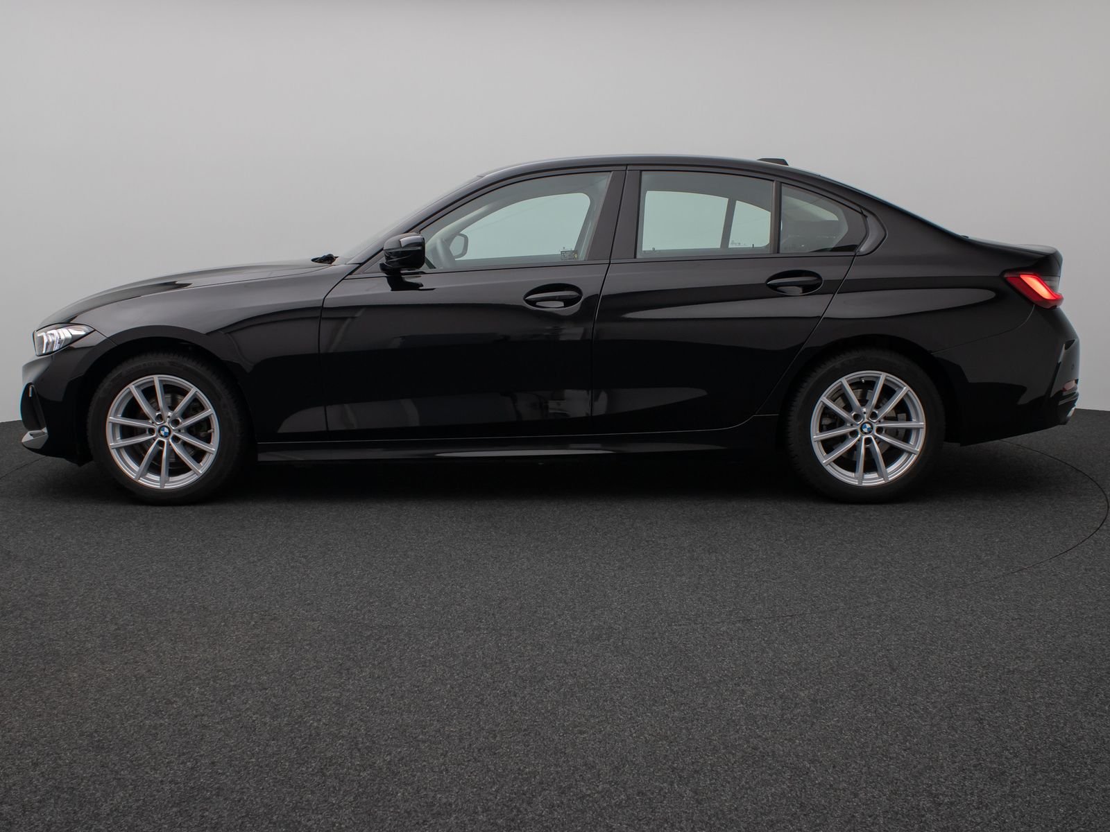 Fahrzeugabbildung BMW 318i DAB PDC Widscreen Geschwindigkeitsreg LED