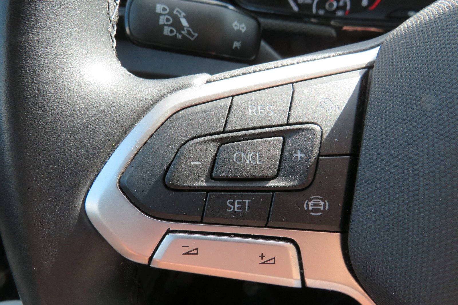 Fahrzeugabbildung Volkswagen T-Cross Life LED SPORT-PAKET SITZH. NAVI APP