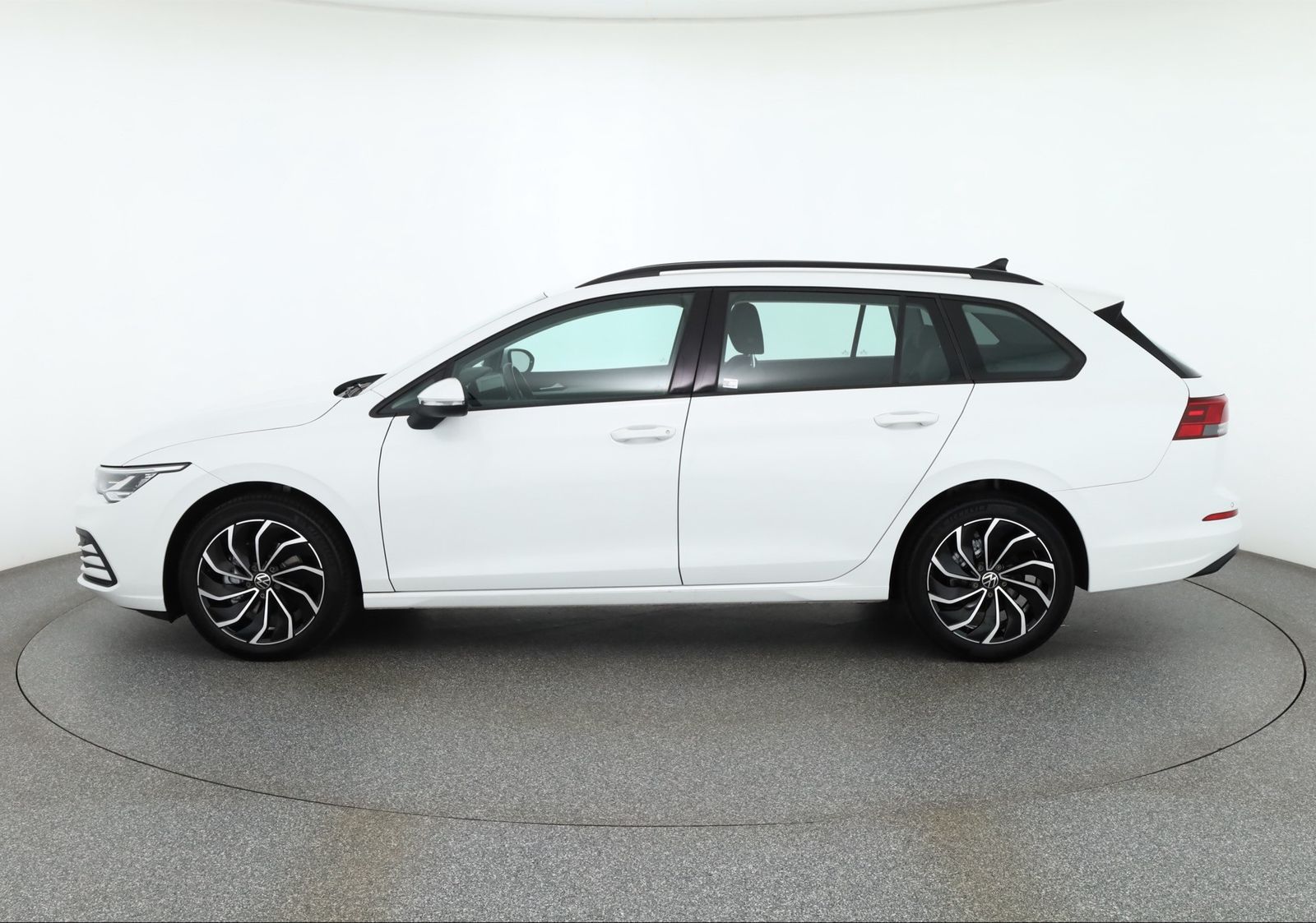 Volkswagen Golf VIII Variant 1.0 eTSI DSG Life LED Navi DAB imagem 2