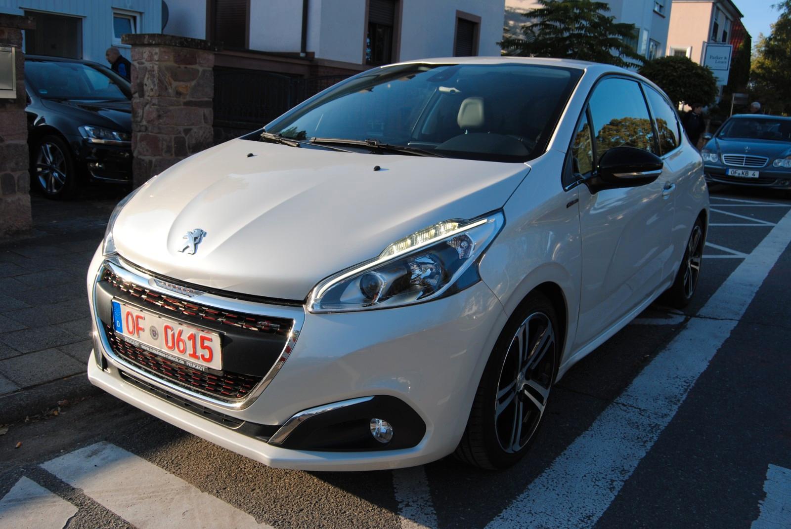 Peugeot 208 Allure 1.6 BlueHDi GT-LINE 120PS*NAVI*Euro6*