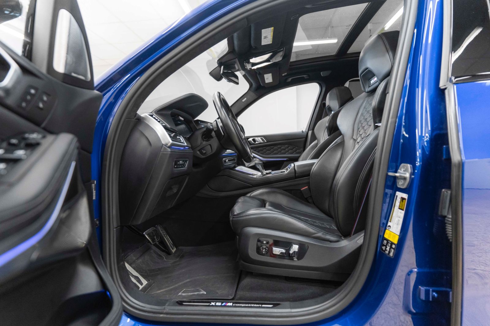 Fahrzeugabbildung BMW X5 M Competition B&W LASER HUD 360° PANO ACC