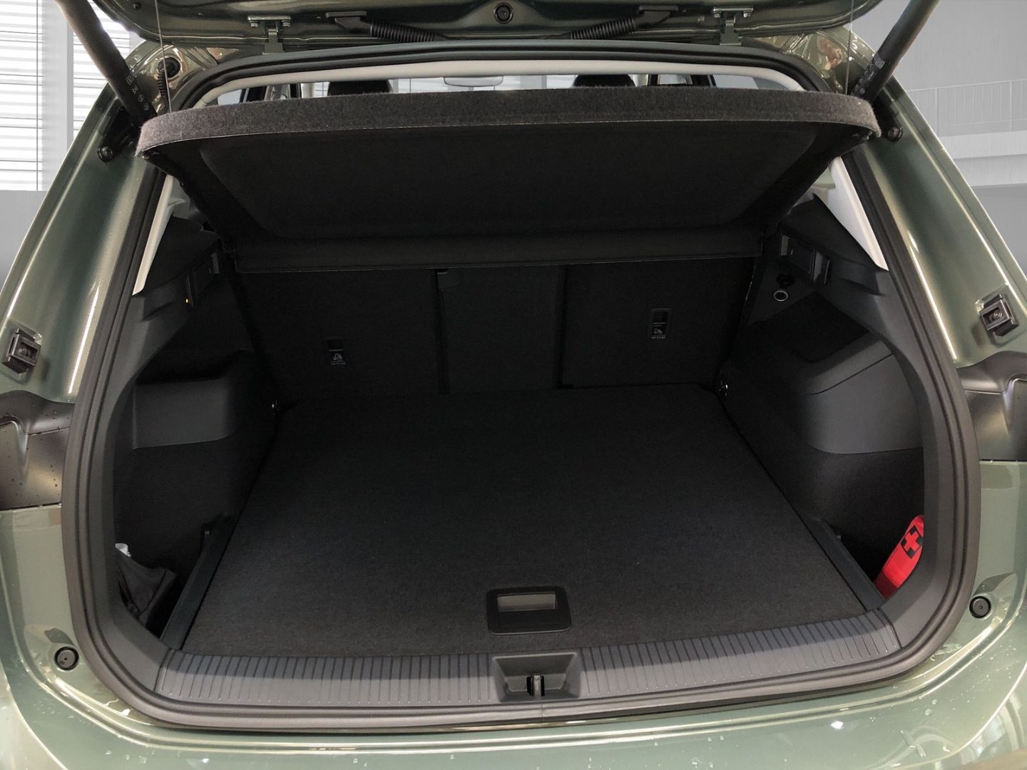 Fahrzeugabbildung Volkswagen Tiguan Elegance 1.5 eTSI DSG AHK-klappbar Navi D