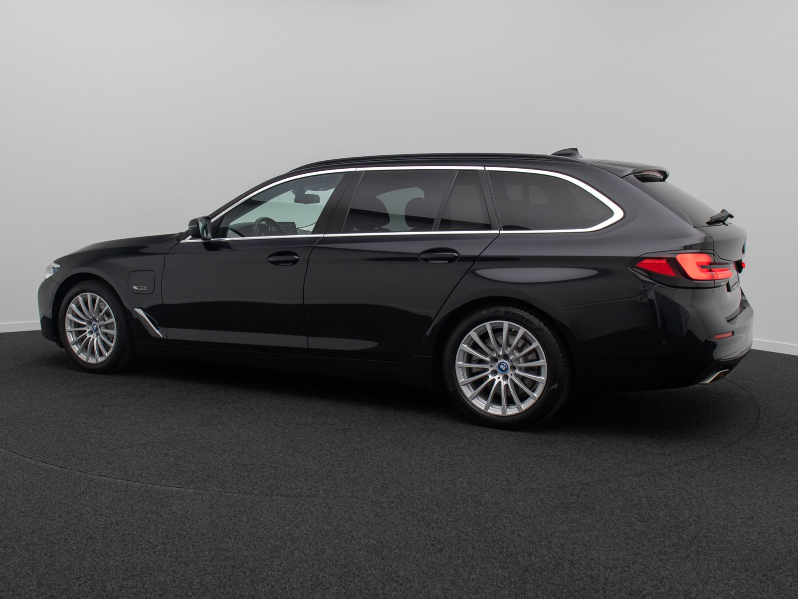 Fahrzeugabbildung BMW 530e Alarm AHK HUD DAB 4xKlima HiFi Leder Sport