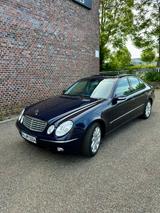 Mercedes-Benz E 500 Elegance - Ein Traum in Tansanitblau - Mercedes-Benz E 500 in Stuttgart