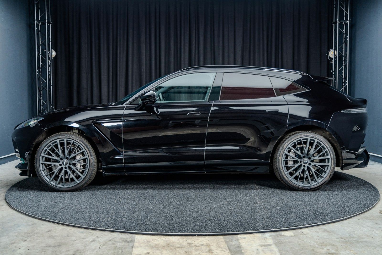 Fahrzeugabbildung Aston Martin DBX 4.0 V8 DBX707 + 2.Hand + Top Geplfegt