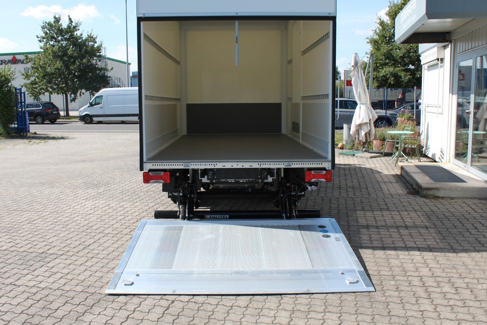 Fahrzeugabbildung Iveco 35S16A8/P Koffer/LBW/Seitentür Voll-LED