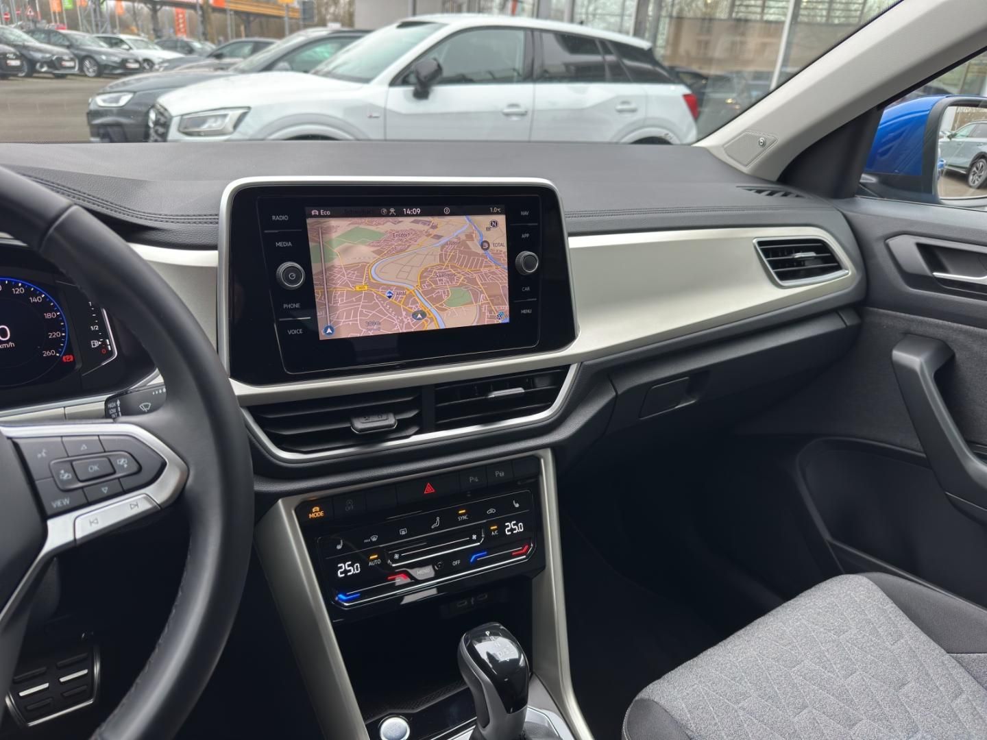Fahrzeugabbildung Volkswagen T-ROC MOVE MOVE 1.5l TSI,DSG,AHK,RFK,Navi,LED,AC