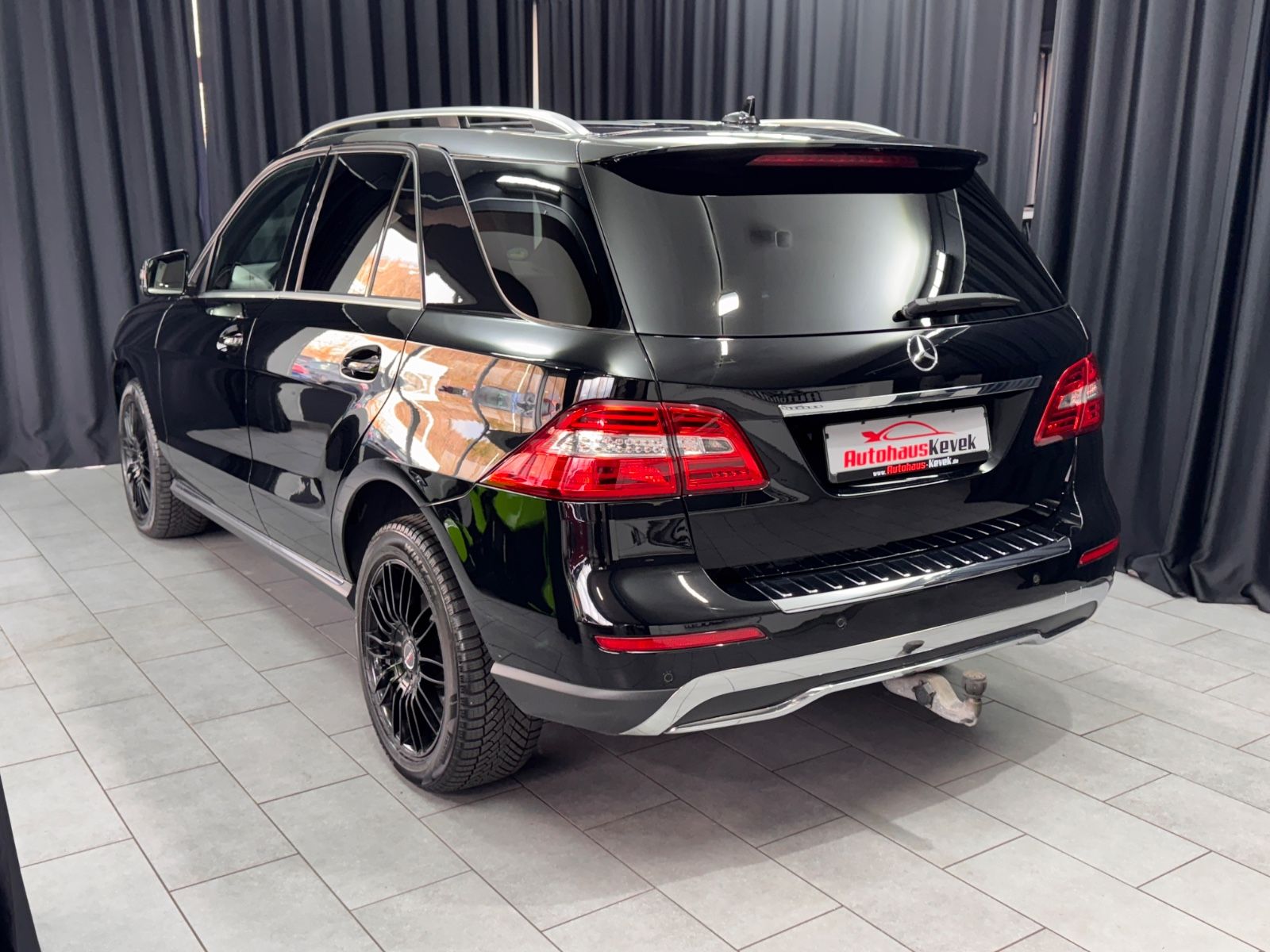 Fahrzeugabbildung Mercedes-Benz ML 400|LEDER|NAVI|SCHIEBEDACH|MASSAGE|360 KAMERA