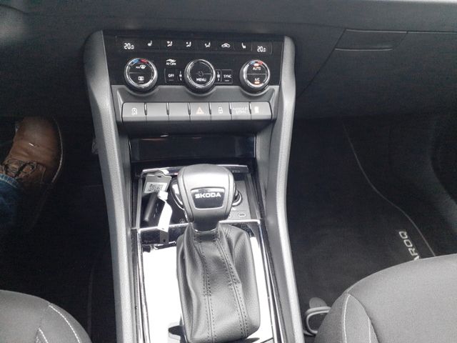 Fahrzeugabbildung SKODA Karoq 1,5 TSI Selection DSG KLIMA LED ALU