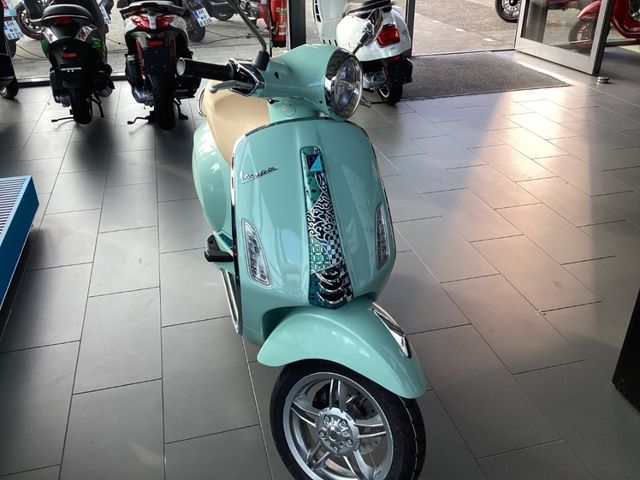 Vespa Primavera 125 Batik E5+ NEU SOFORT VERFÜGBAR