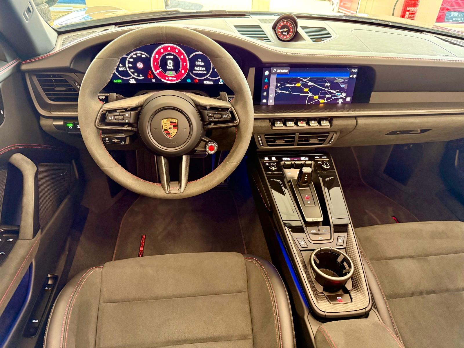 Porsche 911 992 Carrera 4 GTS Cabrio