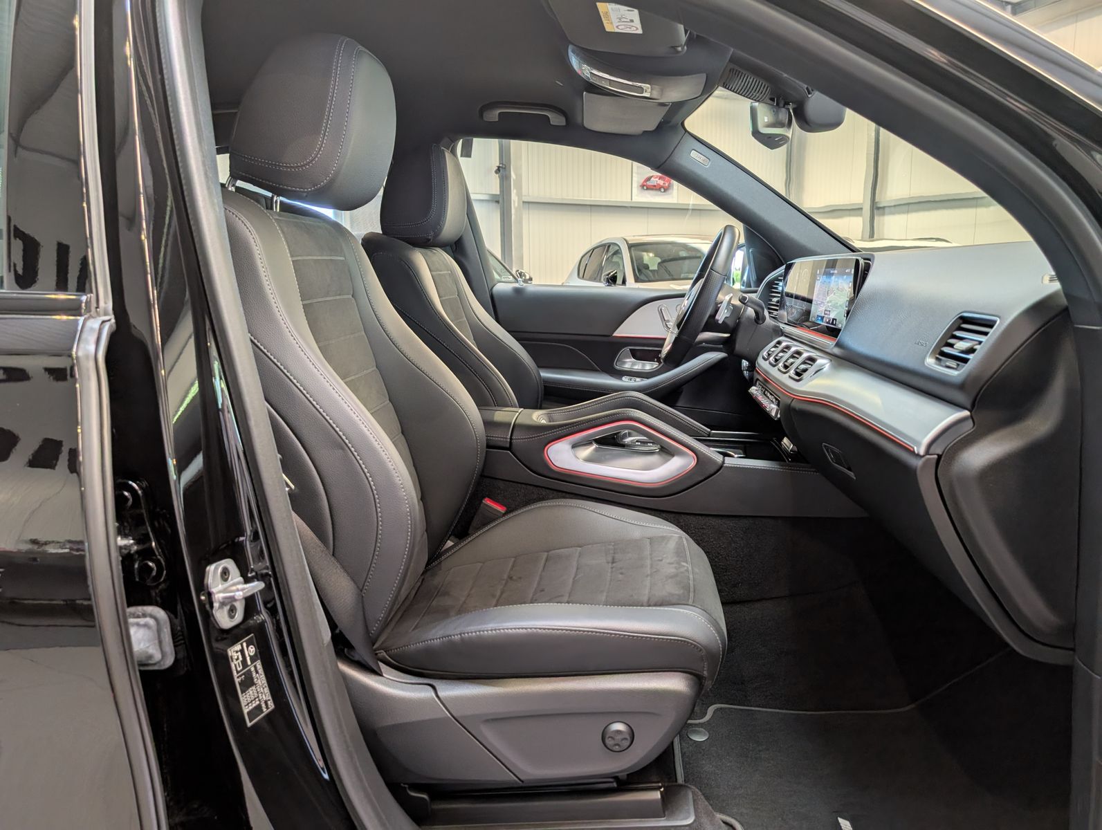Fahrzeugabbildung Mercedes-Benz GLE 450 AMG 4M*AIRMATIC*LED*BURMESTER*CAM*NIGHT*