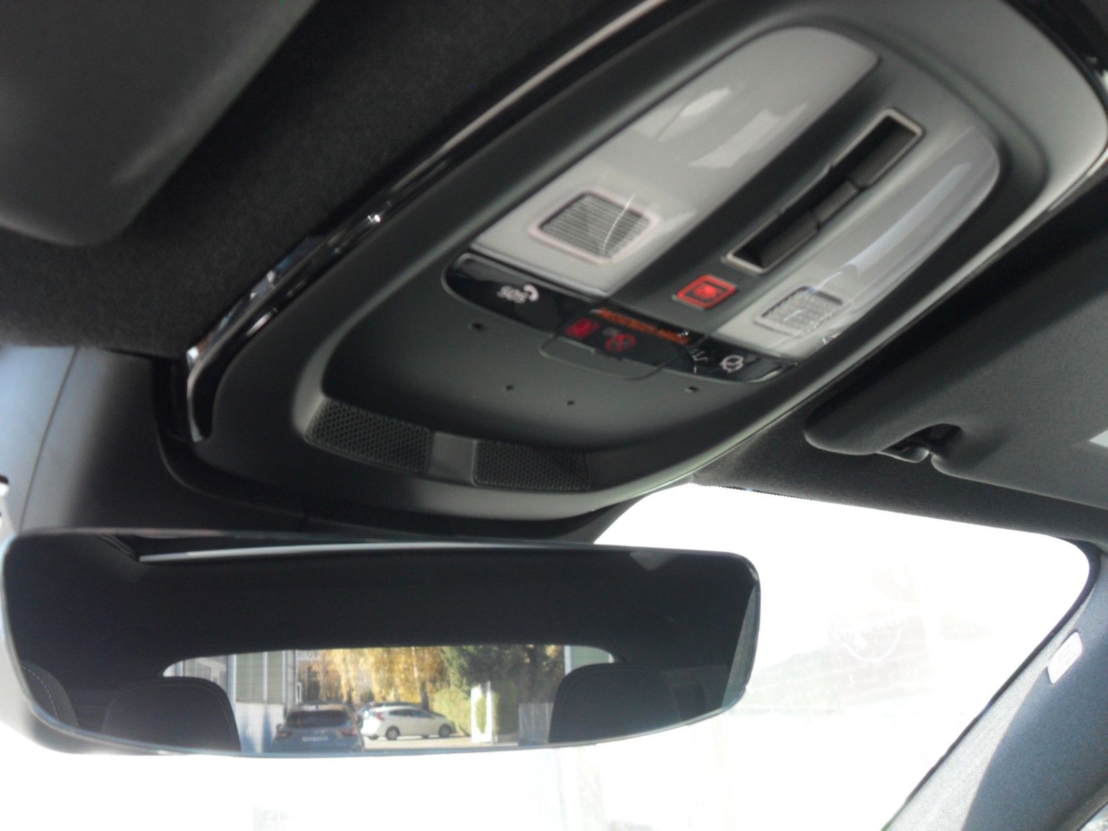 Fahrzeugabbildung Volvo XC 40 B3 Plus Black Edition | 360° | Panor.