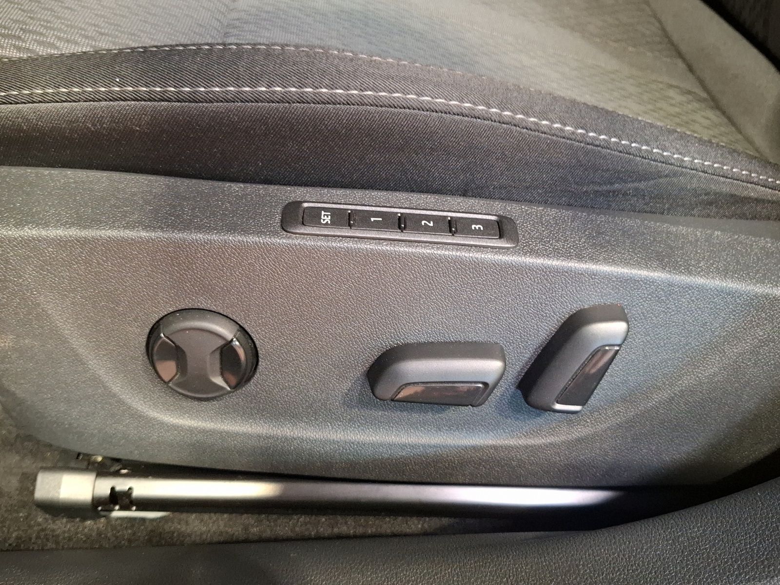 Fahrzeugabbildung SKODA Octavia Combi TDI Style DSG LED Navi HUD PDC SH