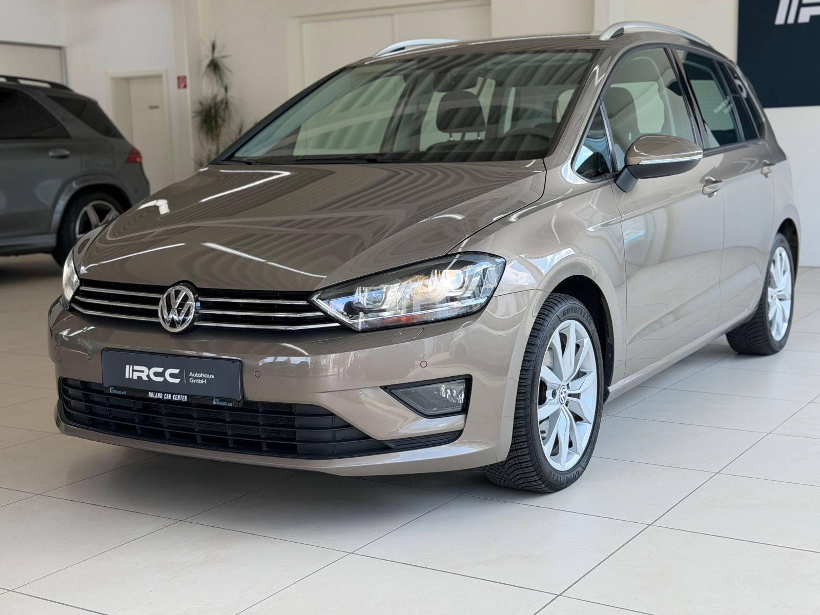 Volkswagen Golf - 1