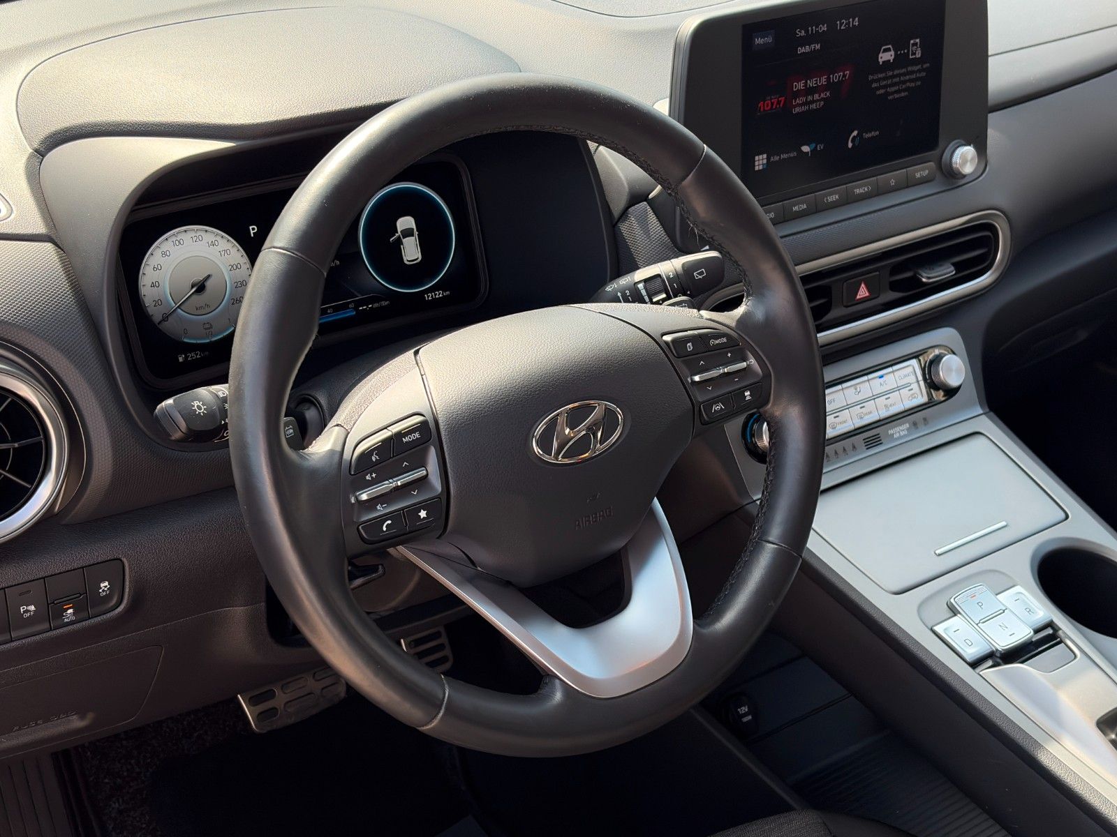 Fahrzeugabbildung Hyundai KONA E Select SHZ LHZ ACC Navi CarPlay PDC LKA