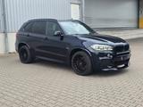 BMW X5 F15 xDrive 50i Scheckheftgepflegt - BMW X5 in Karlsruhe