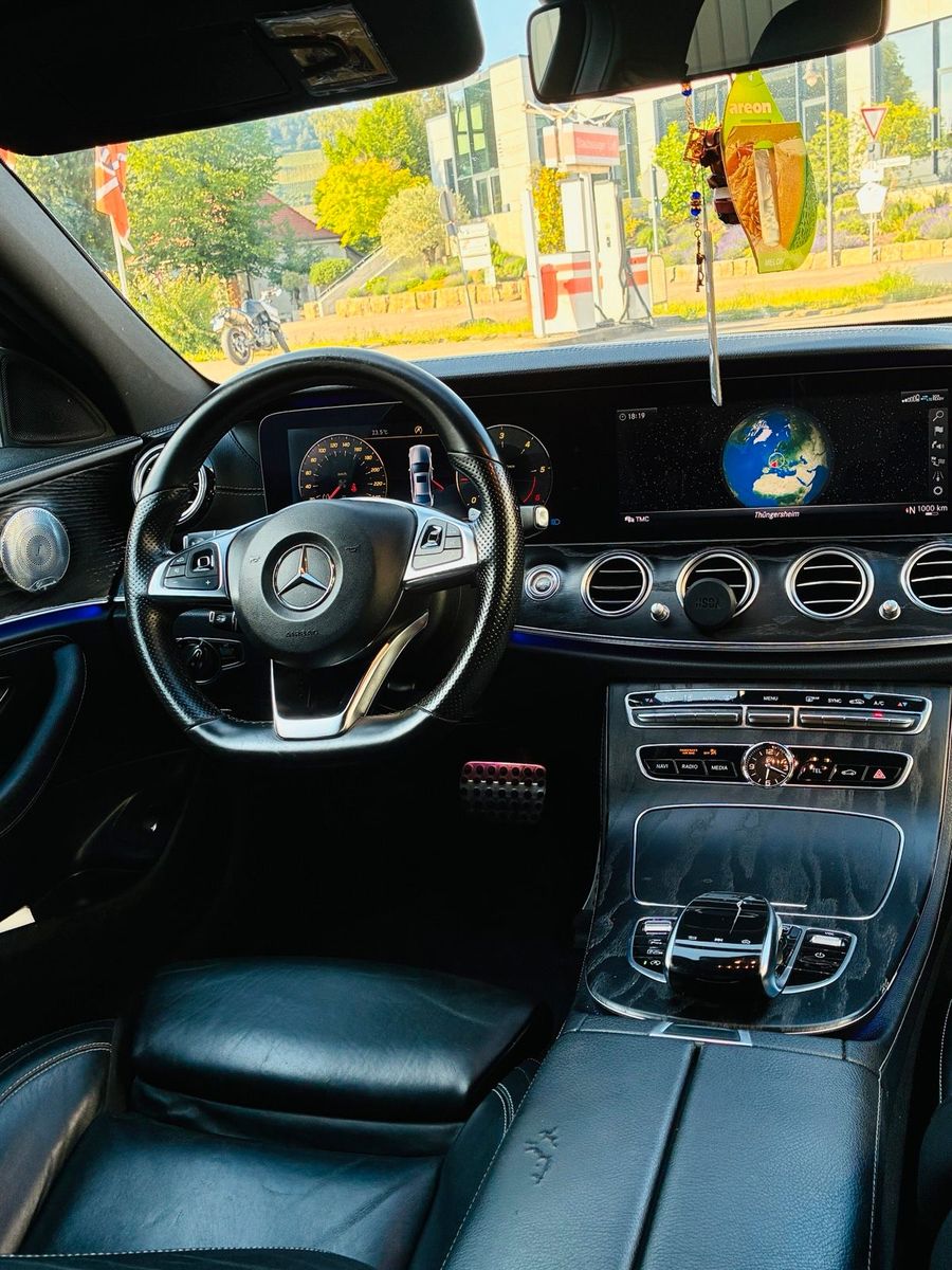 MERCEDES-BENZ Mercedes E220 AMG Line/Neue TÜV/ Virtual C...