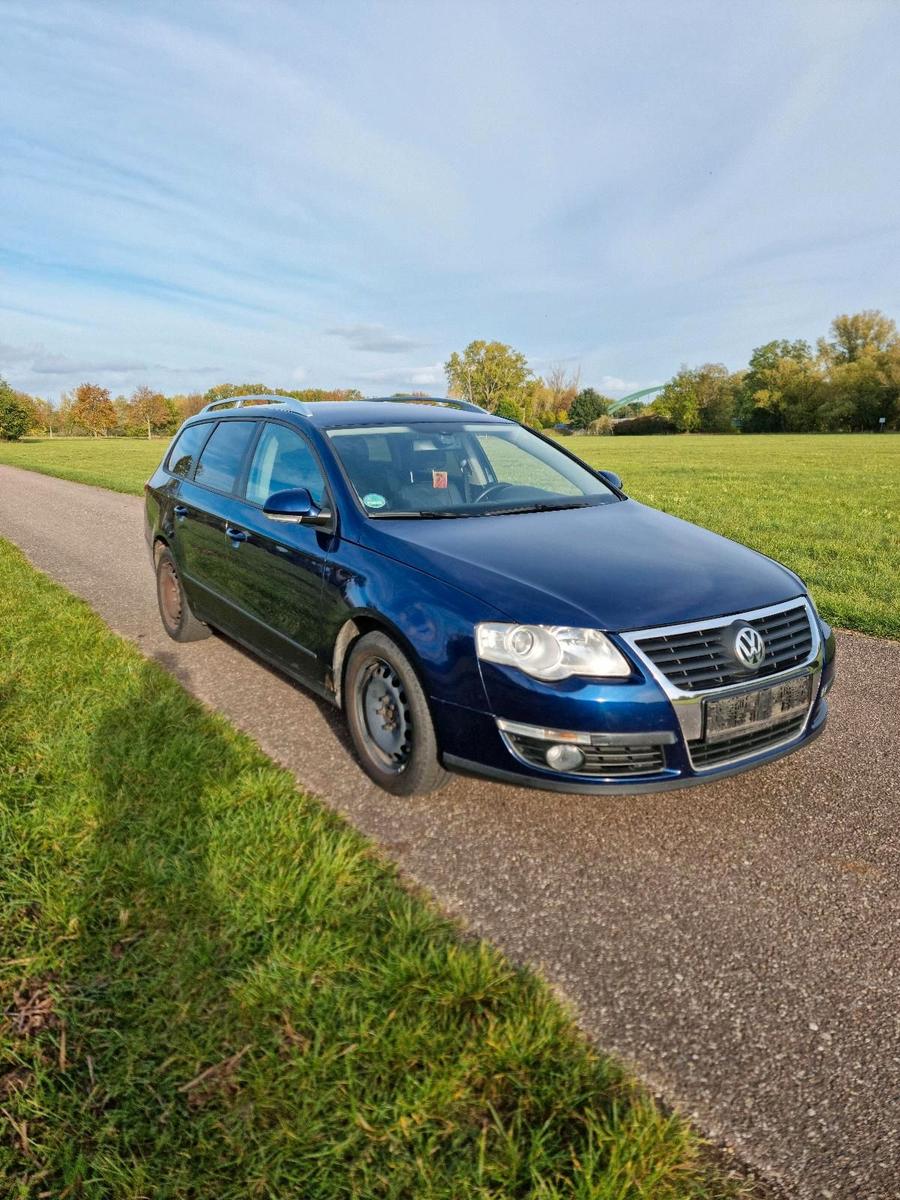 Volkswagen Passat 2006 — rear view