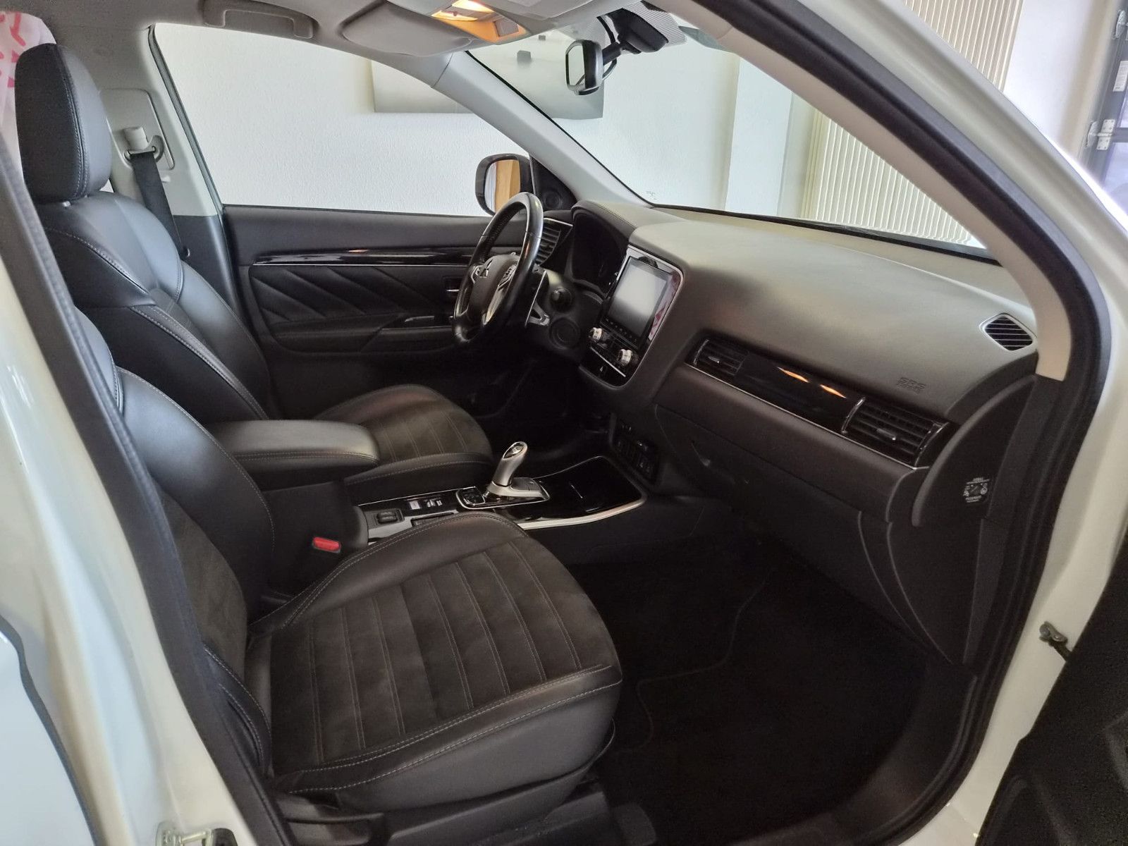Fahrzeugabbildung Mitsubishi Outlander PHEV Basis Spirit 4WD / KAMERA /