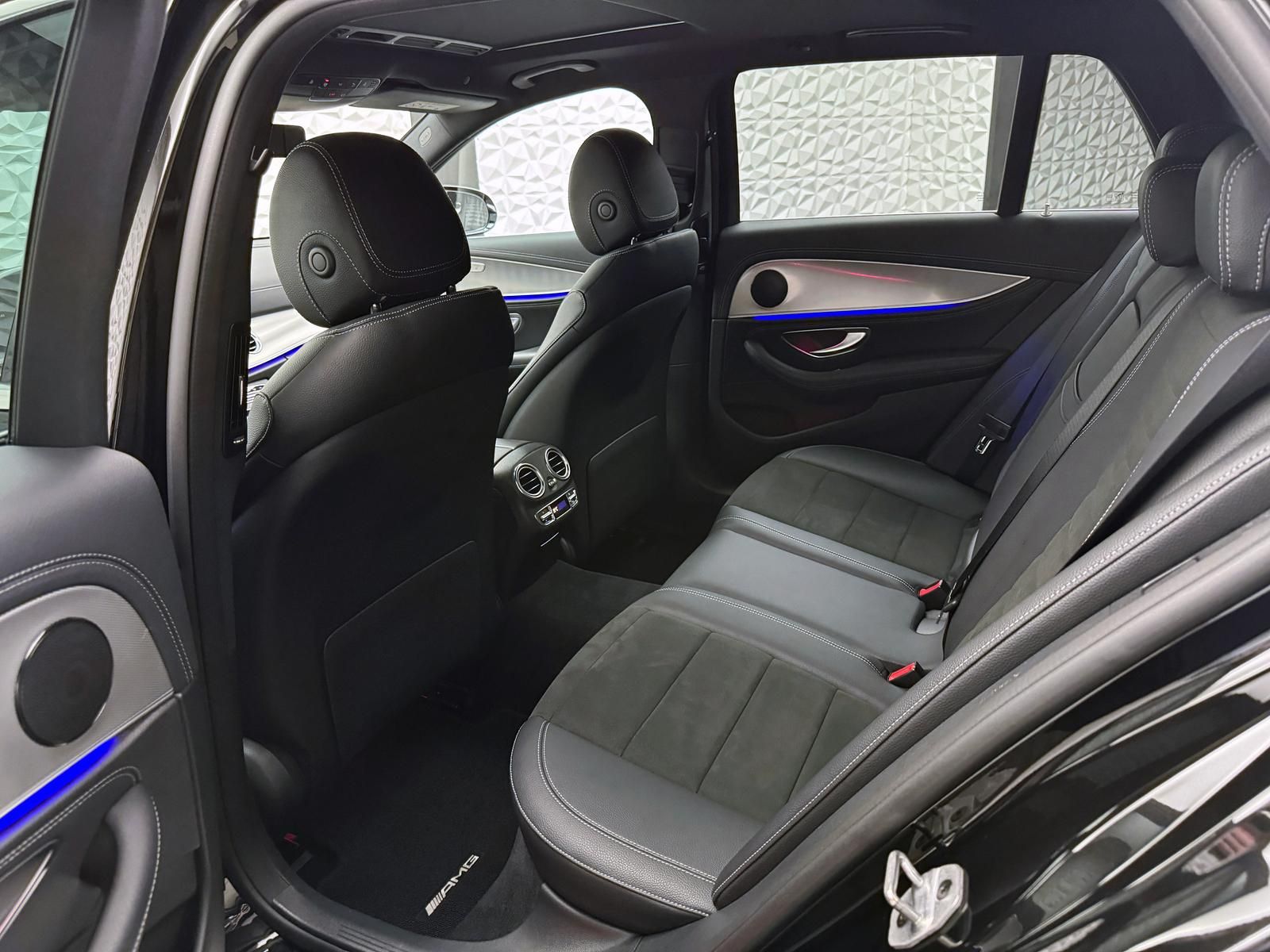Fahrzeugabbildung Mercedes-Benz E220d T AMG*DISTRO*PANO*LUFT*360°*LED*DAB*ILS+