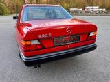 Mercedes-Benz 260 E - Mercedes 260 mit Schiebedach